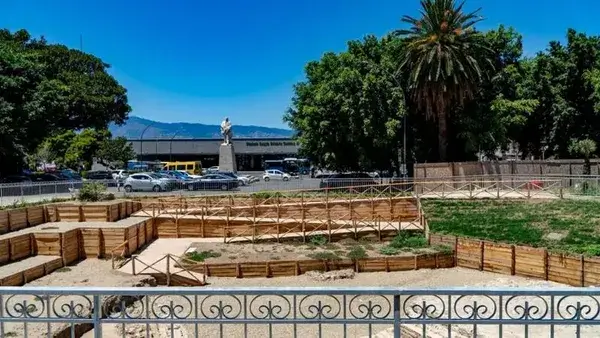Archaeological excavations at Piazza Garibaldi in Reggio Calabria revealing Roman tombs and ancient foundations, showcasing new discoveries beneath the city.
