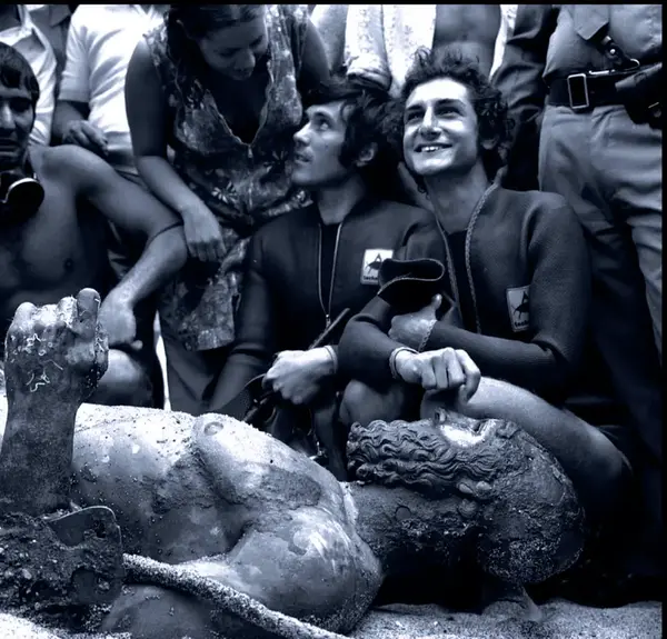 Stefano Mariottini during a dive near Riace Marina, recalling the discovery of the Riace Bronzes beneath the Ionian Sea in 1972.