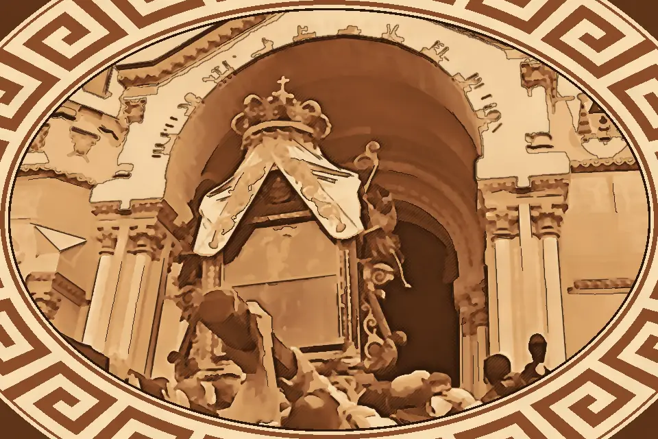 Procession of the sacred Vara arriving at the Duomo of Reggio Calabria during the Feast of Our Lady of Consolation (Festa della Madonna della Consolazione), carried by devoted participants.