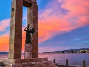 Athena Promachos (Monument to Vittorio Emanuele III) of Reggio Calabria