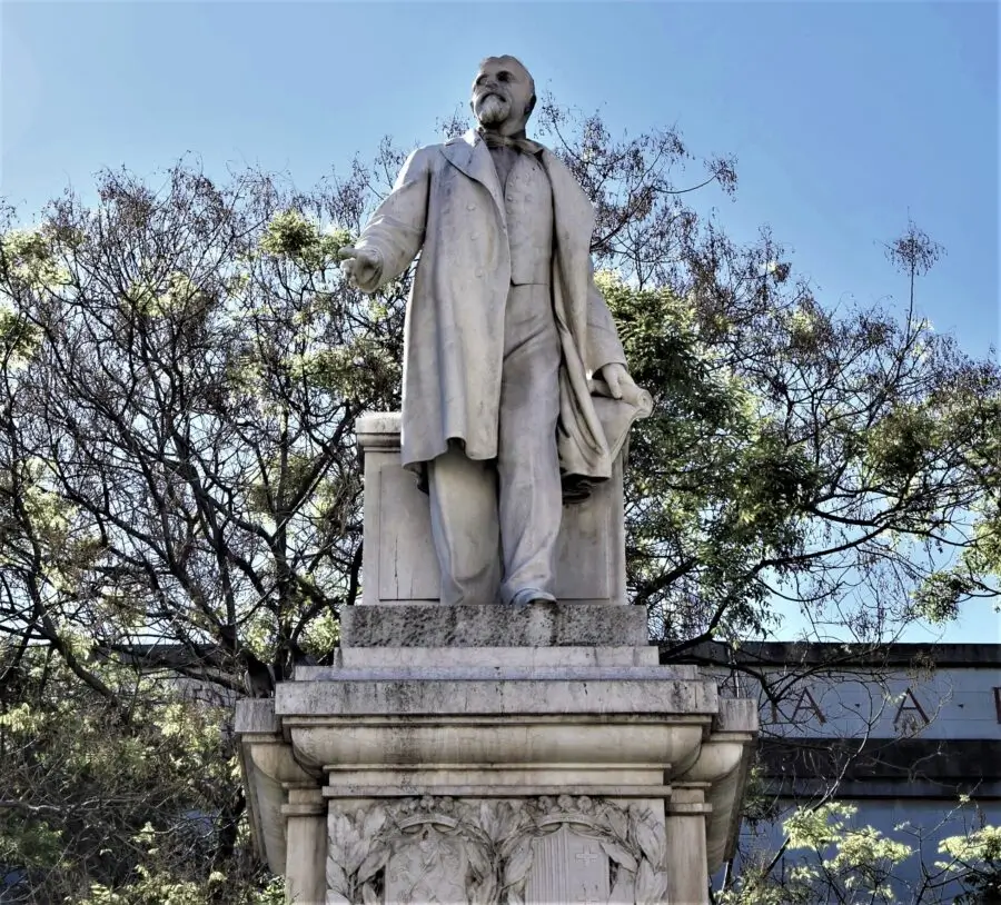 Marble statue of Giuseppe De Nava in Piazza De Nava, with relief carvings and twin fountains, in Reggio Calabria.