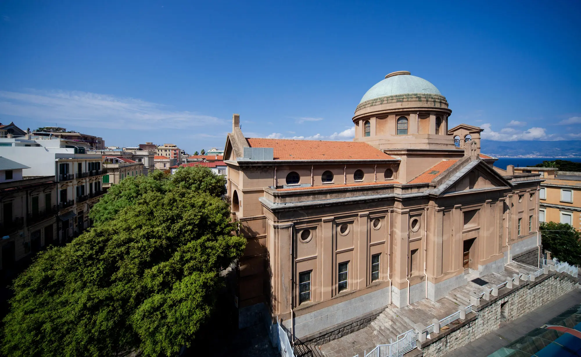 Exterior view of the Church of San Giorgio al Corso with its historic stone façade along Corso Garibaldi, Reggio Calabria.