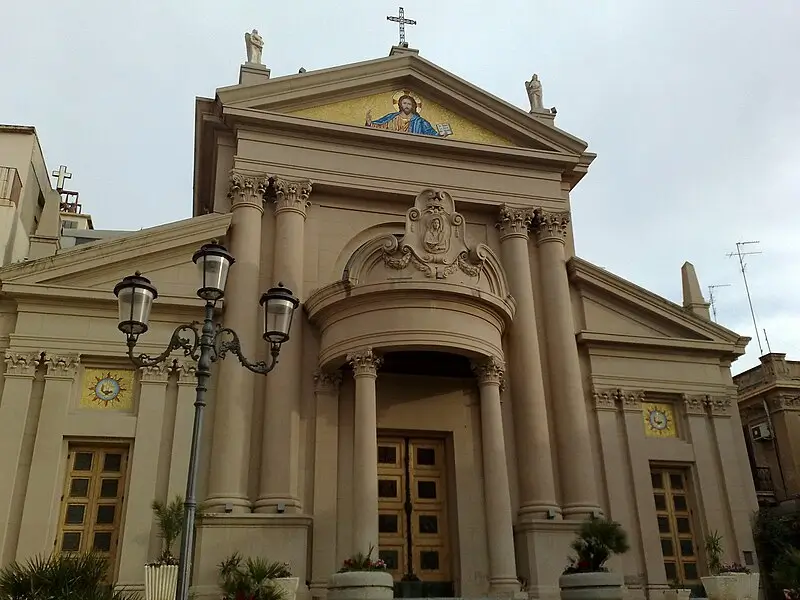 Exterior view of the Church of Santa Lucia in Reggio Calabria with its Renaissance-style façade and grand staircase.