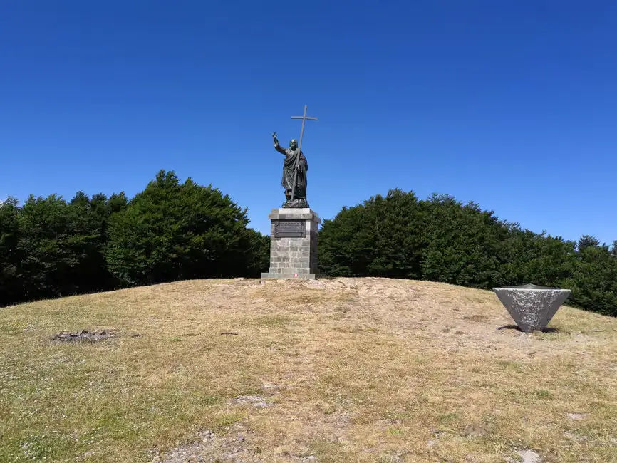 Hiker reaching the summit of Montalto in Aspromonte National Park